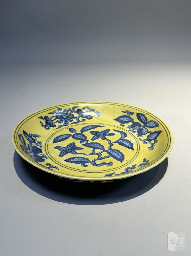    明正德 黄地青花栀子花纹盘 - 图4